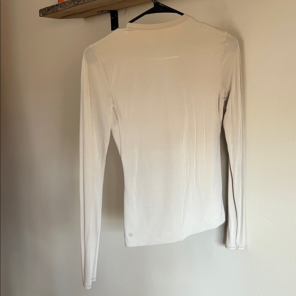 Women’s Lululemon Wundermost Ultra-Soft Nulu Crewneck Long Sleeve - Picture 2 of 3